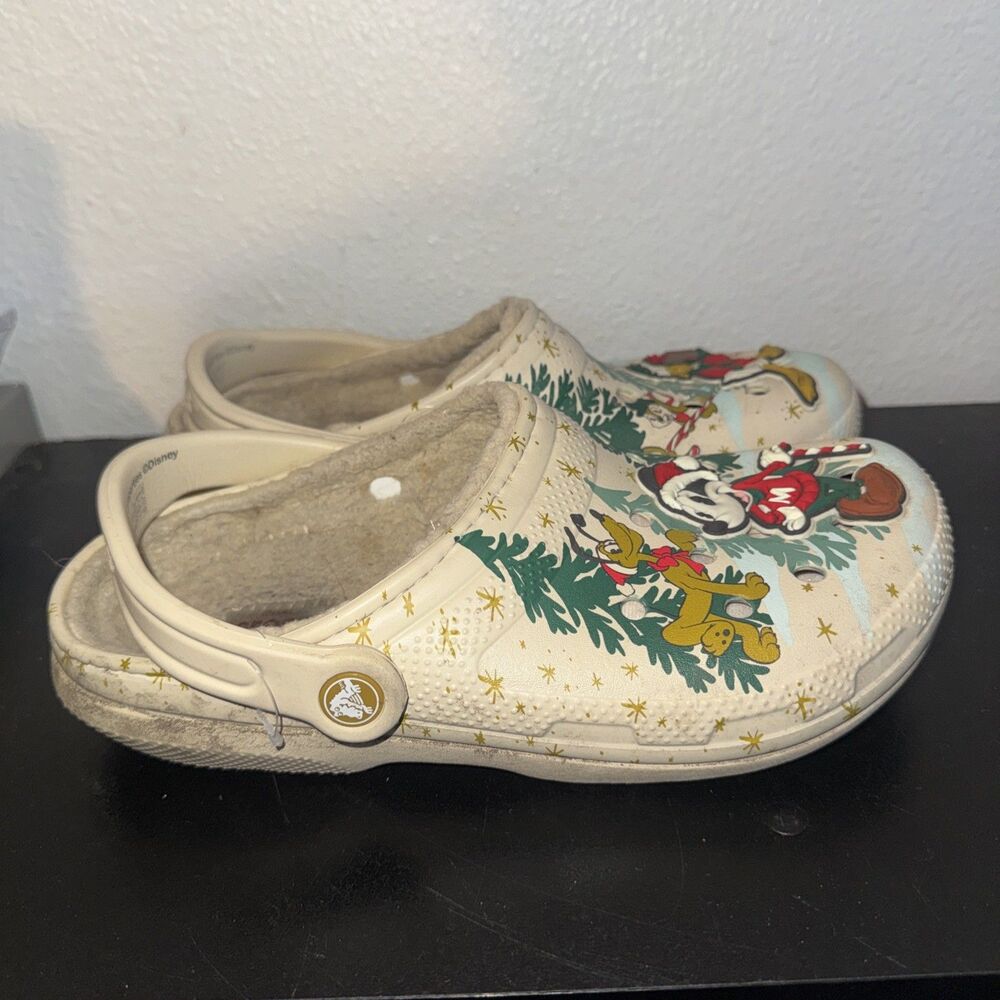W8 M6 Disney Parks Crocs Mickey Mouse & Friends Holiday Clogs Christmas 2022